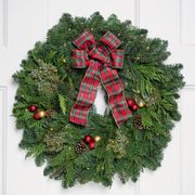 Classic Christmas Wreath with Lights Thumb