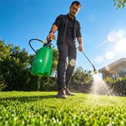 Aussie EzySpray&trade; 1.3-Gallon Pump-Free Garden Sprayer Alternate Image 1