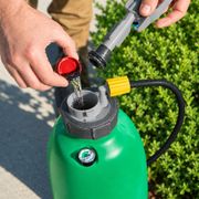 Aussie EzySpray&trade; 1.3-Gallon Pump-Free Garden Sprayer Alternate Image 5