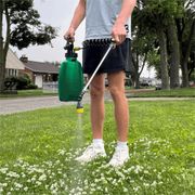 Aussie EzySpray&trade; 1.3-Gallon Pump-Free Garden Sprayer Alternate Image 7