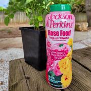 Jackson & Perkins&reg; Dynamite&trade; Select Rose Fertilizer Alternate Image 3