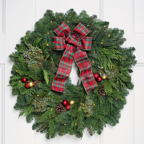 Classic Christmas Wreath with Lightsimage