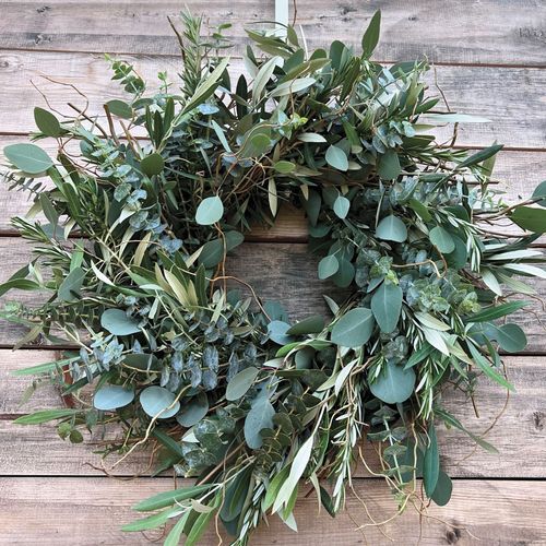 Fresh Curly Willow and Eucalyptus Wreath Image